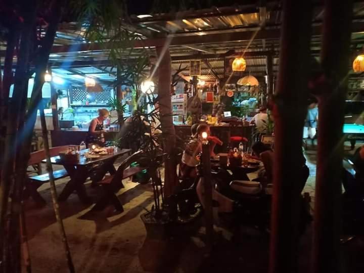 Hotel Apache Bar Haad Yao Esterno foto